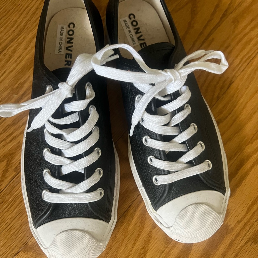 Converse Jack Purcell Leather Unisex low top- Men’s size 7 Women’s size 8.5